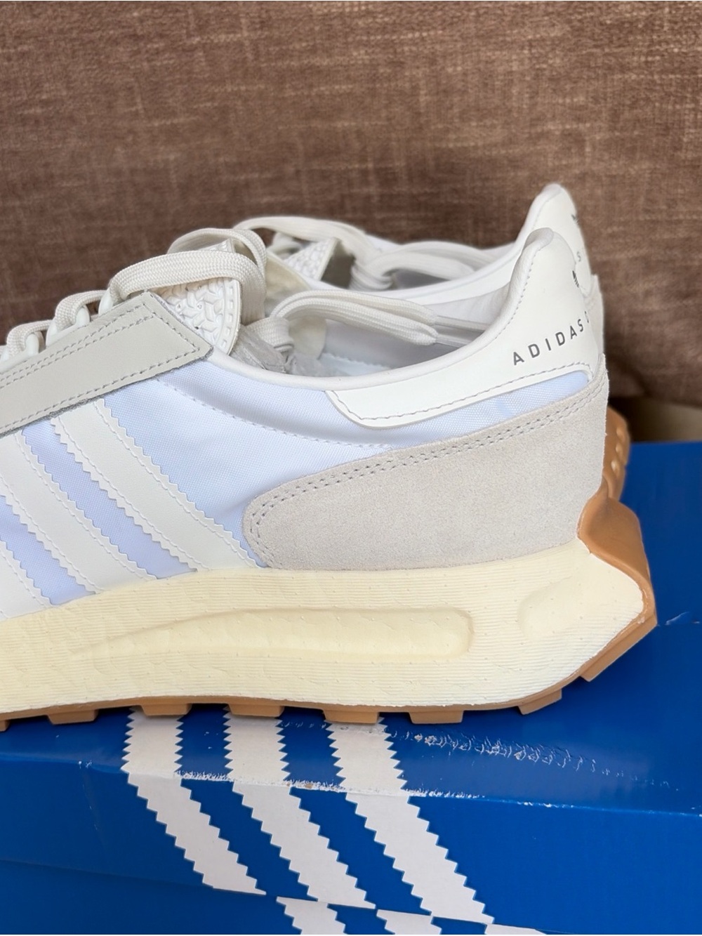 adidas Men’s White and Cream Retro-Style Sneakers Retropy E5 - Picture 4 of 9